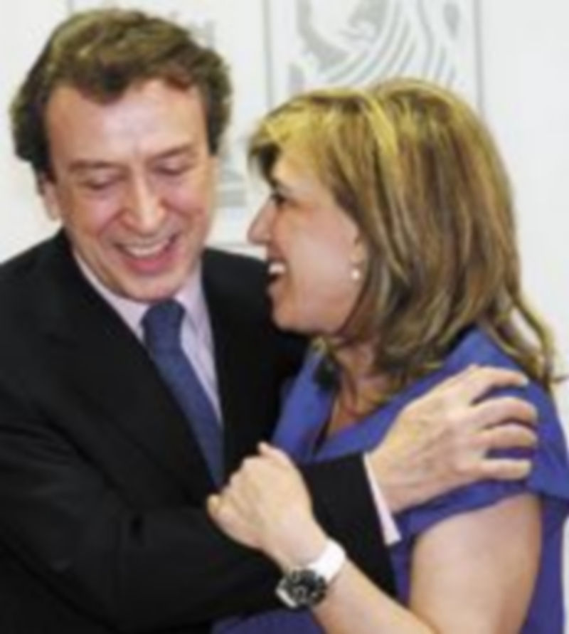 De Santiago-Juárez felicita a María José Salgueiro después de que ésta tomara posesión de su cargo. /Ical