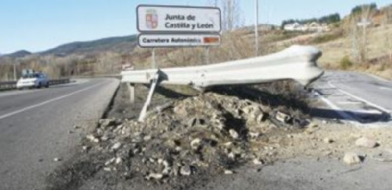 Travesía de la CL-631 en Toreno (León) donde han fallecido dos jóvenes. / Ical