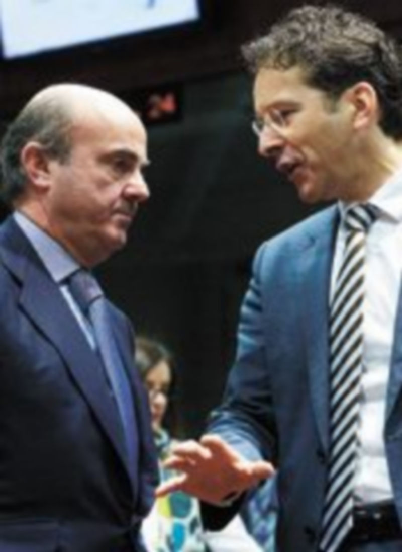 Luis de Guindos conversa con el presidente del Eurogrupo