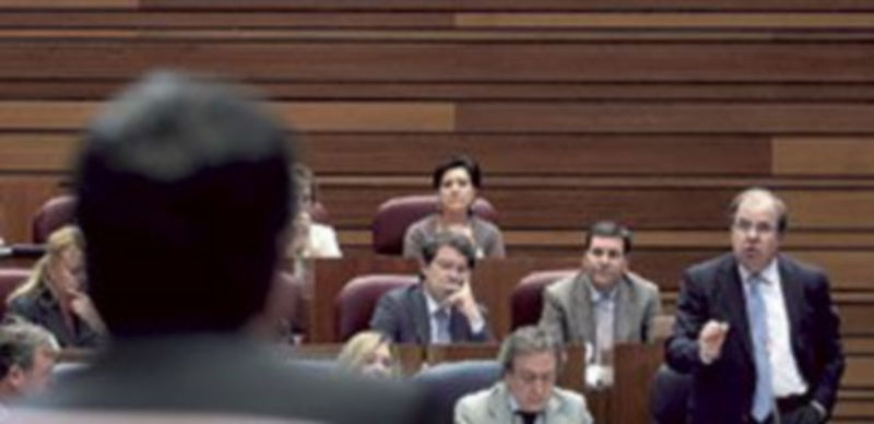 Herrera compromete los 277,8 millones de déficit a paliar recortes 1 Juan Vicente Herrera responde a Óscar López