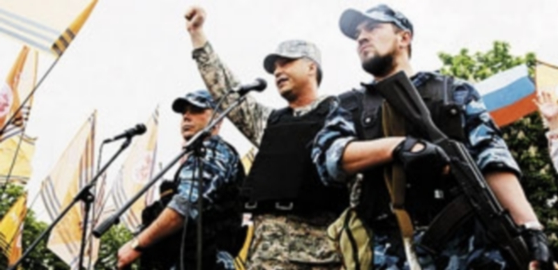 Tres líderes separatistas celebran su victoria en Lugansk. / Reuters