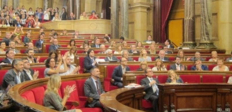 Los miembros del Parlamento catalán