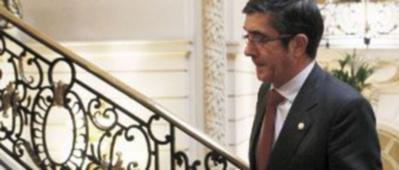 El líder del PSE parece estar muy nervioso ante el inminente dictamen del Tribunal Supremo. / Efe