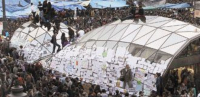 Los ‘indignados’ llenaron la madrileña Puerta del Sol durante las protestas que surgieron en mayo