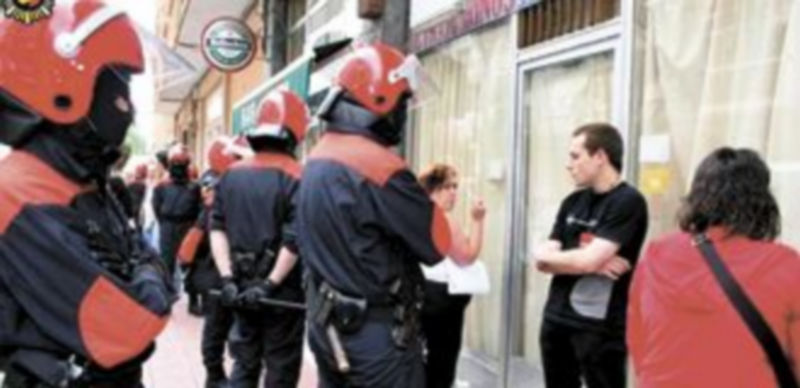 En esta web policial se puede apreciar en primer plano a Gurruchaga