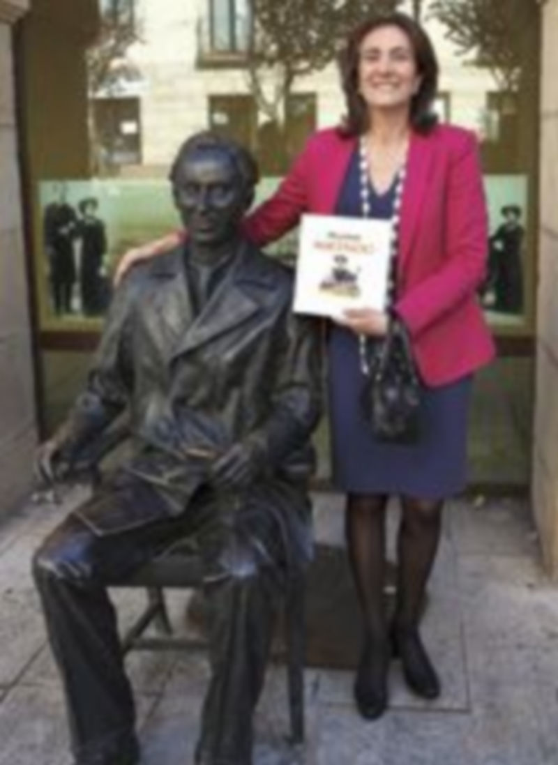 ‘Mi primer Machado’ acerca al poeta universal a los niños 1 García Cirac comenta la obra con los niños del colegio Machado. / Ical