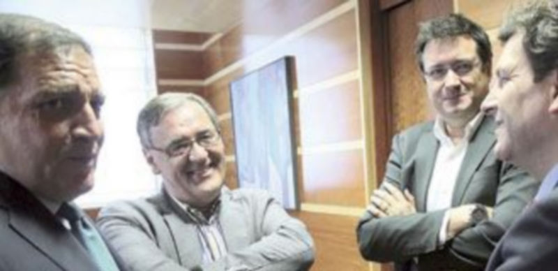 El consejero Antonio Sáez (i)