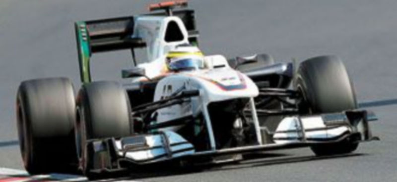 Fernando Alonso posa en el podio junto a Mark Webber