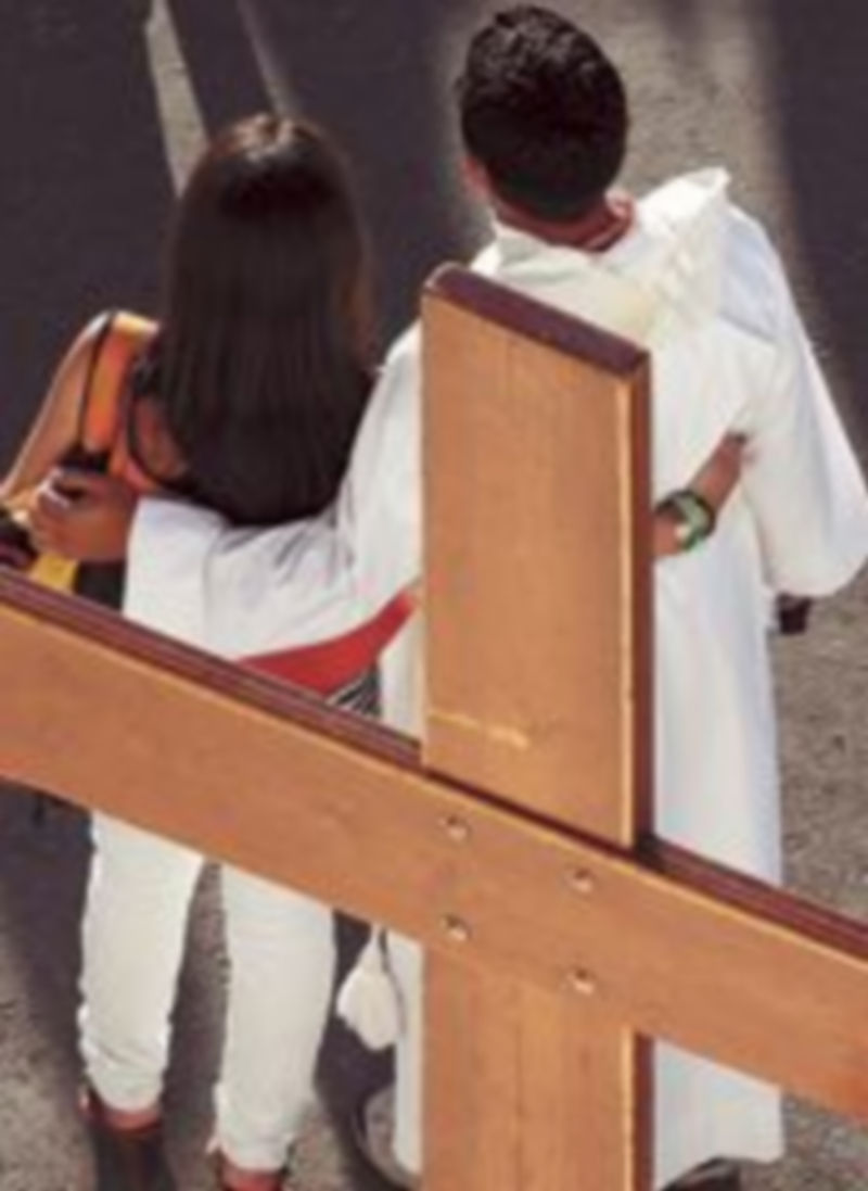 Cientos de sacerdotes presencian la misa oficiada por el cardenal Antonio María Rouco Varela. / Efe