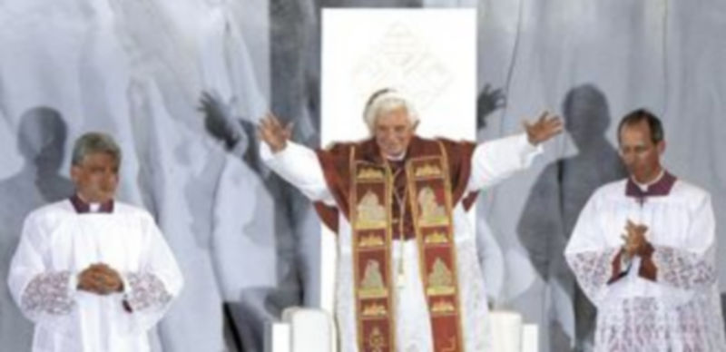El Papa fue recibido por miles de peregrinos con gritos de alegría y admiración