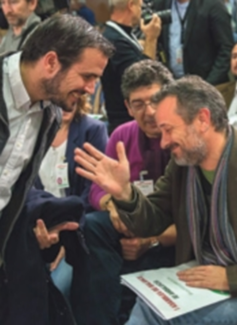 Alberto Garzón (i) apuesta por la creación de un millón de puestos de trabajo. / EFE