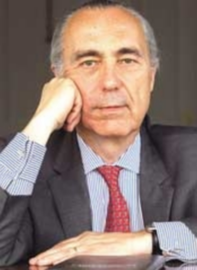 El poeta Luis Alberto de Cuenca, Premio Nacional de Poesía 2015 1 Luis Alberto de Cuenca fue galardonado con el Premio Nacional de Poesía. / Efe