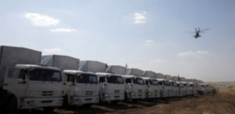 La caravana de camiones mandados por Rusia es vigilada por el aire. / Efe