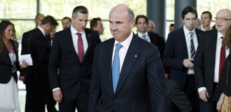 De Guindos cree que es “imposible” aplicar la tasa Tobin durante 2016 1 El ministro De Guindos asistió a una reunión en la sede del Eurogrupo. / EFE