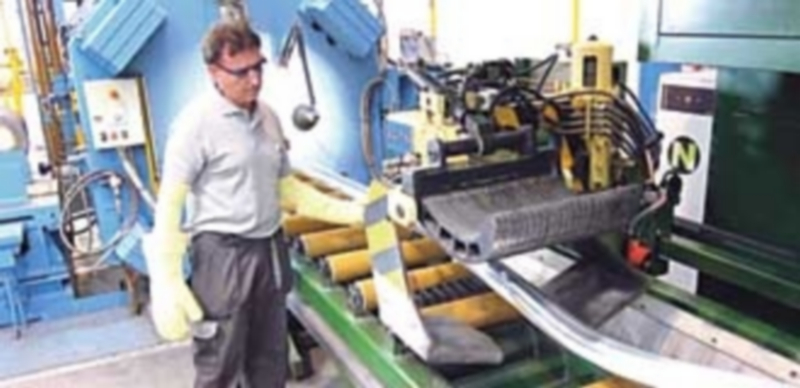 La producción cayó un 2,8% en agosto, la mayor bajada nacional 1 El fuerte recorte productivo de energía y de los bienes de equipo explican el descenso mensual del mes de agosto. / E.P.