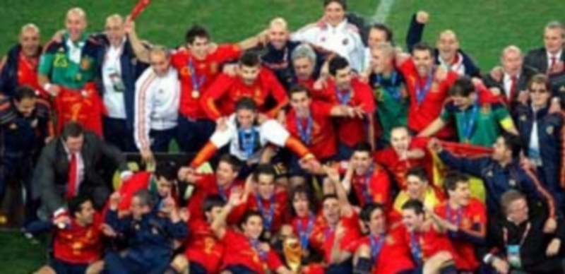 El Fiscal solicita ocho años de cárcel por vender entradas falsas 1 Momento de la celebración de los jugadores de la Selección Española de Fútbol tras adjudicarse su único Mundial. / Efe