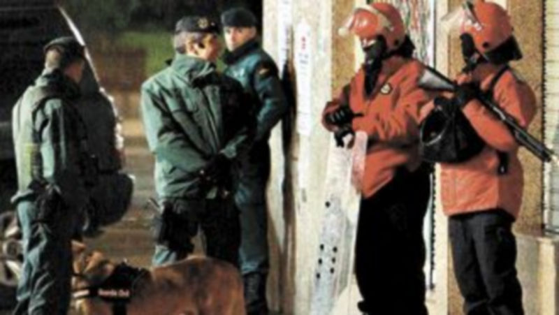 Guardias civiles y agentes de la ‘Ertzaintza’