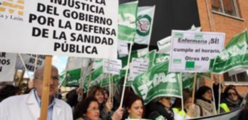 Satse propone medidas alternativas para hacer sostenible la sanidad 1 Imagen de la protesta del sindicato Satse en Valladolid el pasado lunes. / Ical.