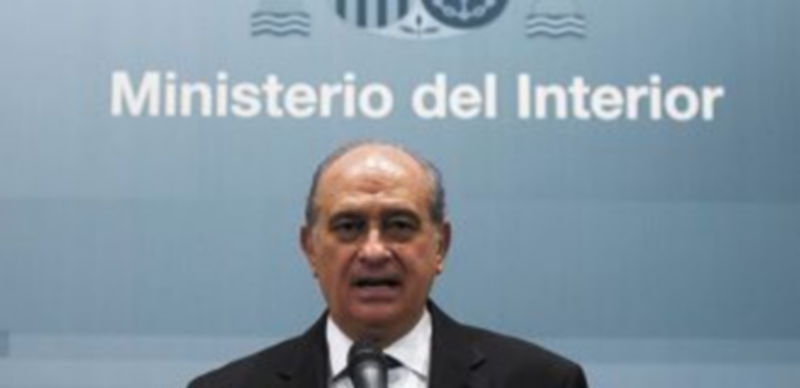 El ministro del Interior insiste en que la Guardia Civil y la Policía ya tienen sus propios verificadores. / Reuters.