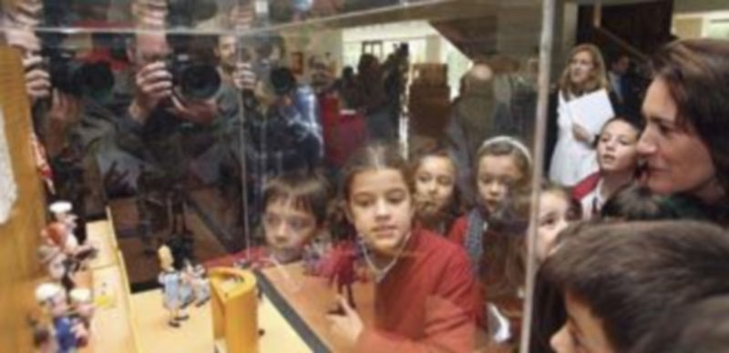 Más de 2.500 personas han visitado ya la muestra ‘PlastiHistoria’ 1 La presidenta de las Cortes