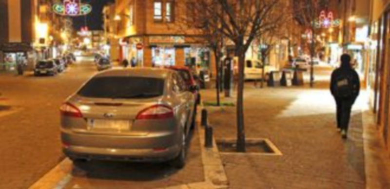 El Ayuntamiento ha renovado buena parte de la iluminación navideña con tecnología LED./ Gabriel Gómez