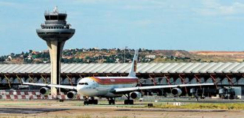 El grueso de los despidos planteados por la aerolínea se concentrará en el aeropuerto madrileño de Barajas. / Europa Press