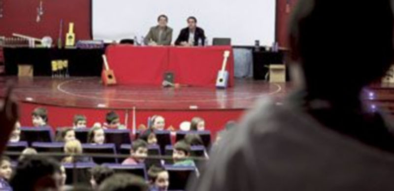 Los procuradores divulgan el Estatuto en los centros escolares 1 Los procuradores Javier Muñoz (PSOE) y José Ignacio Soria (PP) dieron una charla sobre la norma básica de convivencia de los castellanos y leoneses. / Ical