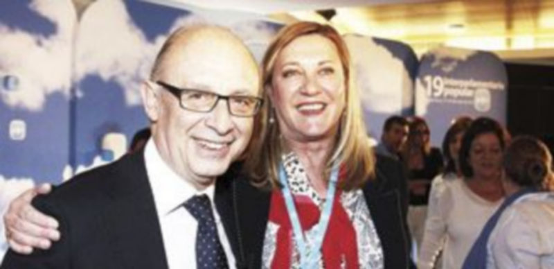 Del Olmo abronca a Montoro y le exige negociar entre todos el déficit 1 Pilar del Olmo y Cristóbal Montoro se saludaron así de simpáticos por la mañana