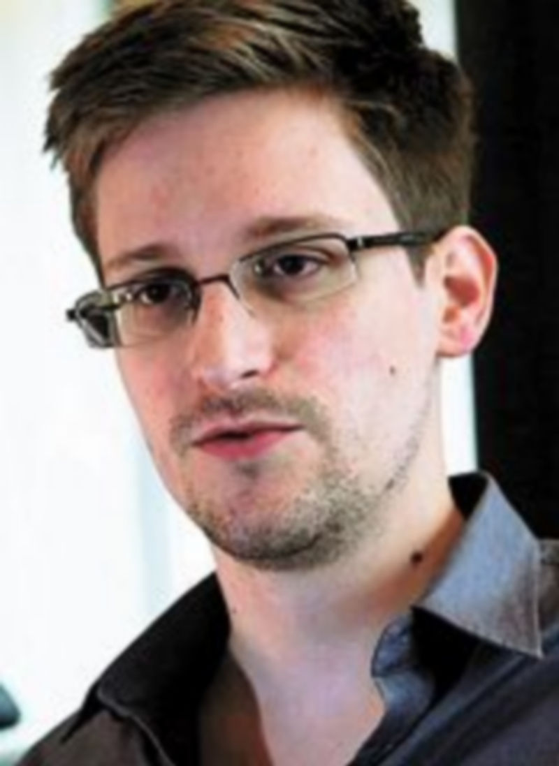 El exinformático se encuentra recluido en el aeropuerto de Moscú. / Reuters