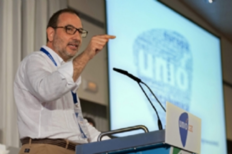 Espadaler erige a UDC como el único grupo capaz de hablar con el Gobierno 1 El secretario general de Unió Democràtica de Catalunya durante la intervención del partido de ayer en Girona. / EFE