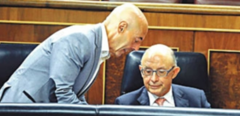 La presencia de España en el Banco Asiático facilitará la financiación a empresas 1 El ministro de Hacienda y Administraciones Públicas