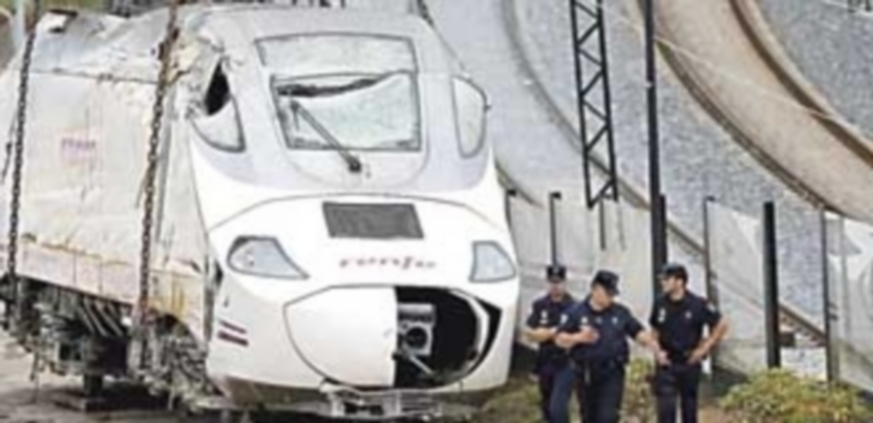 Los datos de los peritos de la Xunta y los contratados por las víctimas calculan un sobrepeso diferente del convoy. / EFE