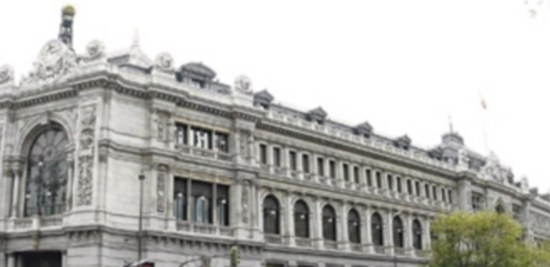 El PIB frena su avance trimestral dos décimas hasta el 0,8 por ciento 1 El avance del PIB en el tercer trimestre se apoyó de nuevo