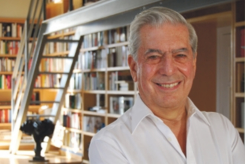 Mario Vargas Llosa presenta su esperada nueva novela bajo el título ‘Cinco esquinas’. / Efe