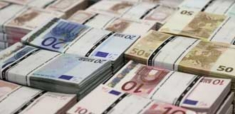 El déficit público de 2015 cerró en el entorno del 5% del PIB 1 La Seguridad Social y las comunidades autónomas fueron las mayores incumplidoras del objetivos del déficit. / Efe