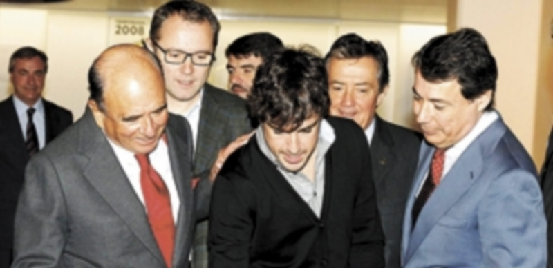Alonso inauguró la exposición junto a Emilio Botín