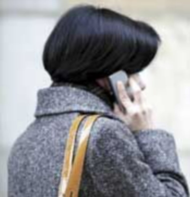 Hablar por el teléfono móvil