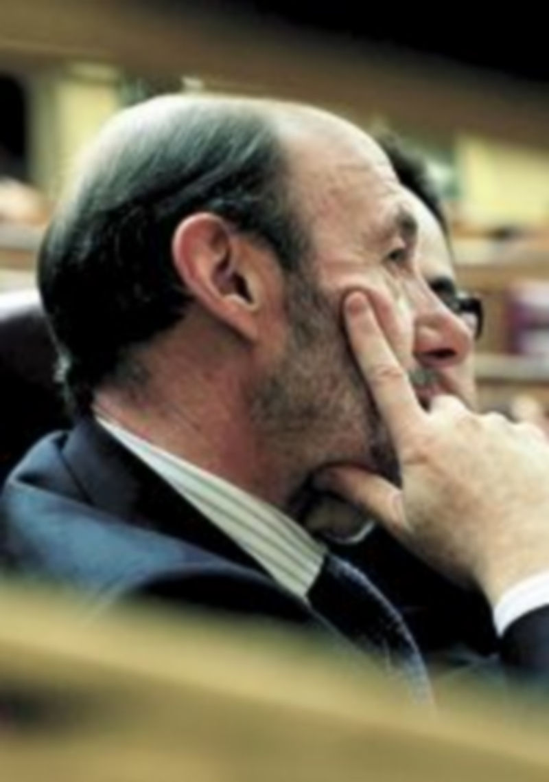 El ex vicepresidente primero insiste en que los presuntos etarras implicados en el chivatazo fueron detenidos. / Efe