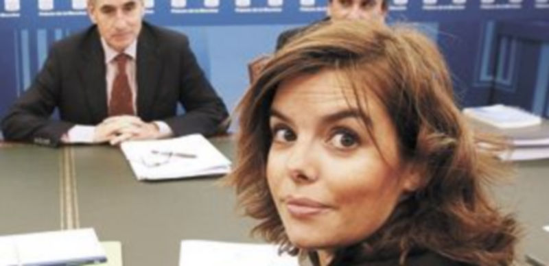 Santamaría y Jáuregui mantuvieron ayer el primer encuentro para el traspaso de poderes. / Efe.