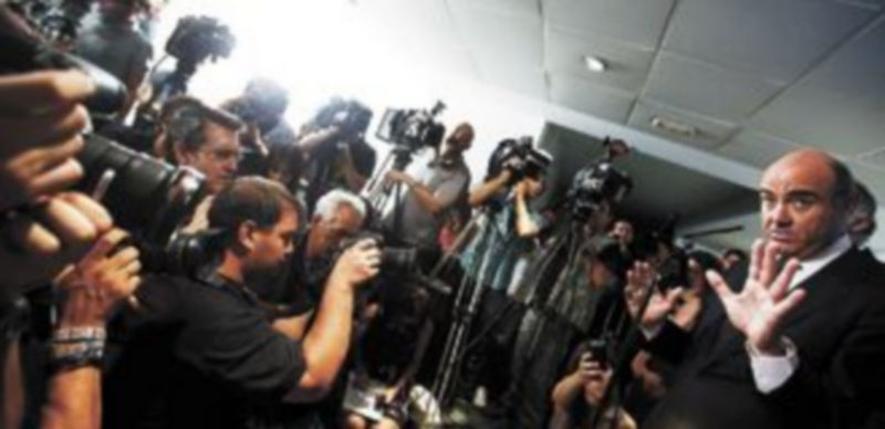 El dirigente conservador se reunió ayer en la sede central del PP con la Comisión de Asuntos Económicos de su partido para explicarles los nuevos cambios. / Reuters