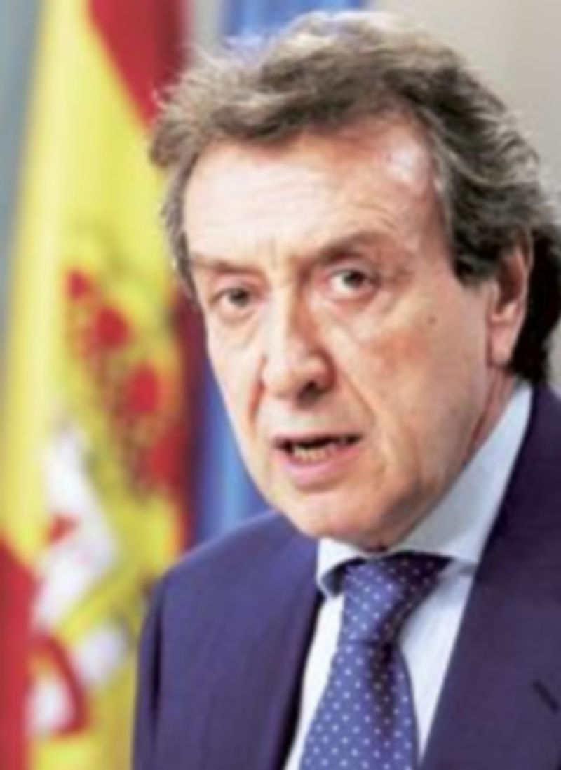 José Antonio de Santiago-Juárez explica los acuerdos del Consejo de Gobierno. / Ical