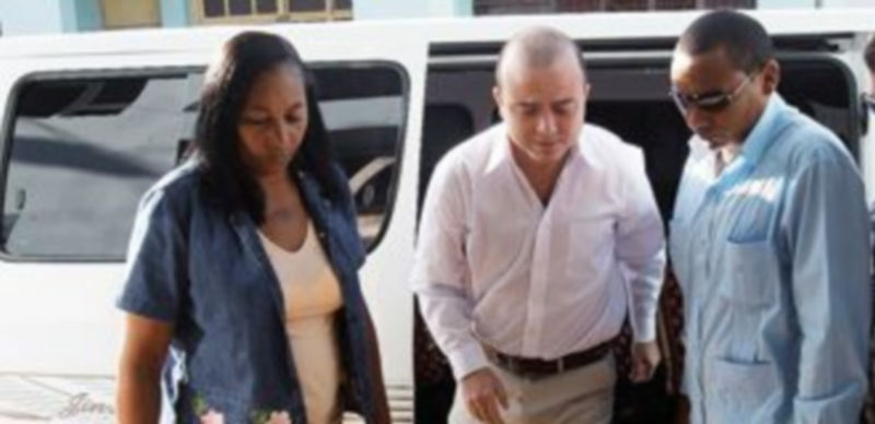 Carromero desciende de la furgoneta para asistir a la vista del pasado 5 de octubre. / Reuters