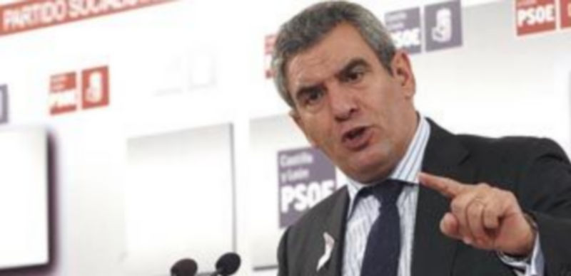 Villarrubia niega diferencias con el Grupo Parlamentario y destaca la gran cooperación 1 El secretario general del PSOE comparece tras la reunión de la permanente de la Ejecutiva autonómica del partido. / Ical