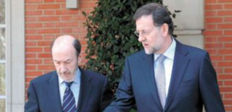 Rubalcaba y Rajoy mantienen más encuentros de los que se hacen públicos. / Europa Press