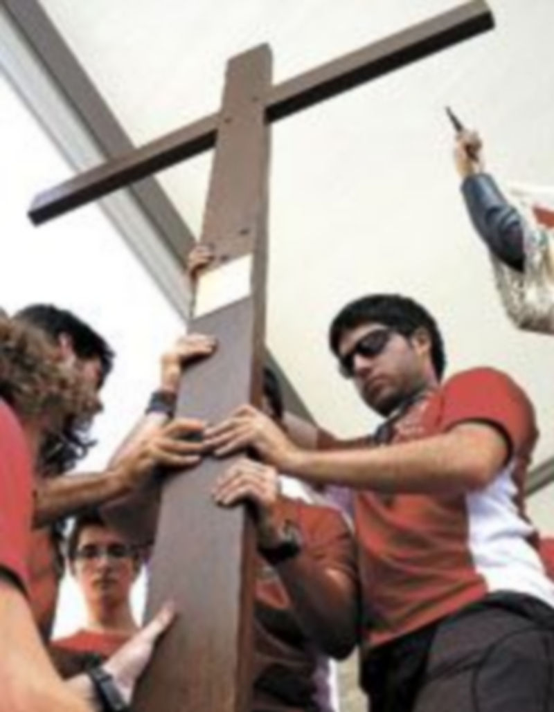 Los jóvenes llevan semanas preparando la visita de Benedicto XVI. / Efe