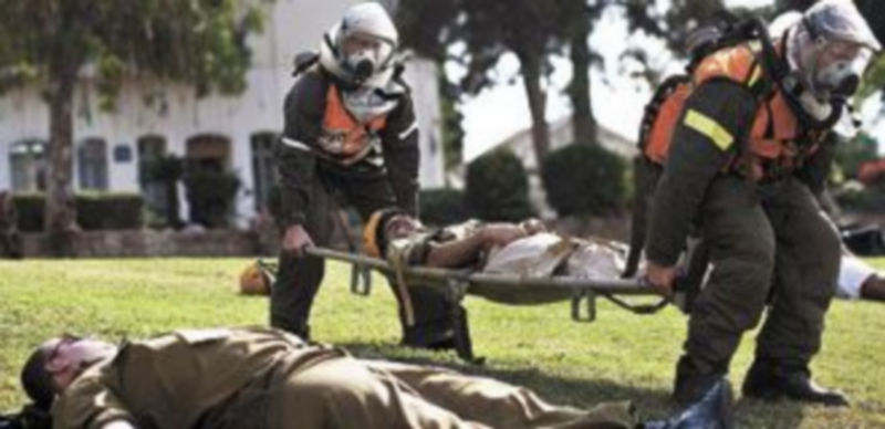 Efectivos de la Defensa Civil del Ejército israelí participan en un simulacro de ataque en las afueras de Tel Aviv. / Efe