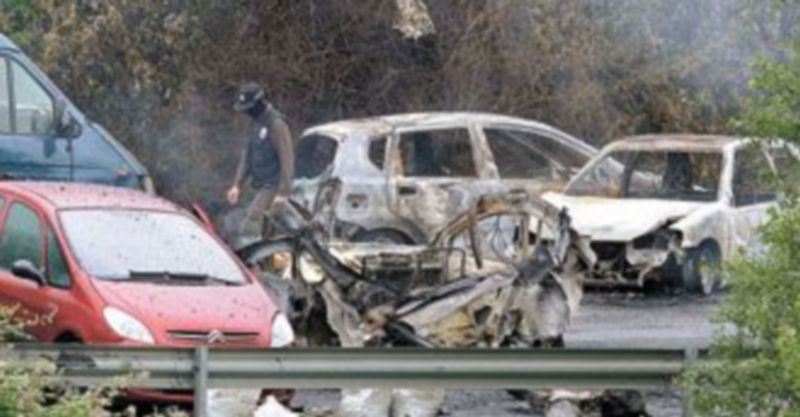 Las llamas devoraron por completo el vehículo de la víctima