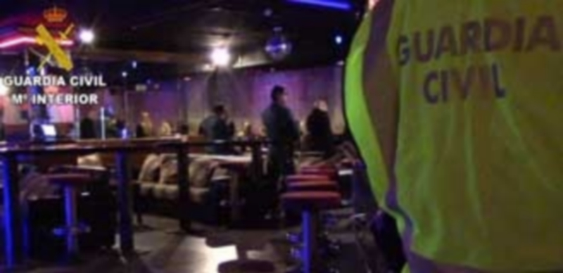 El guardia civil sancionado animó a su compañero a beber copas con él. / Agencias