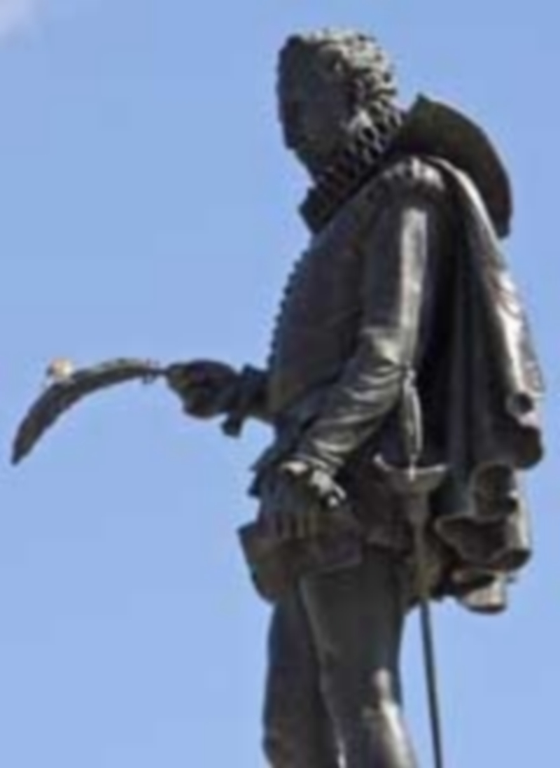 Estatua de Miguel de Cervantes situada en Alcalá de Henares. / Europa Press