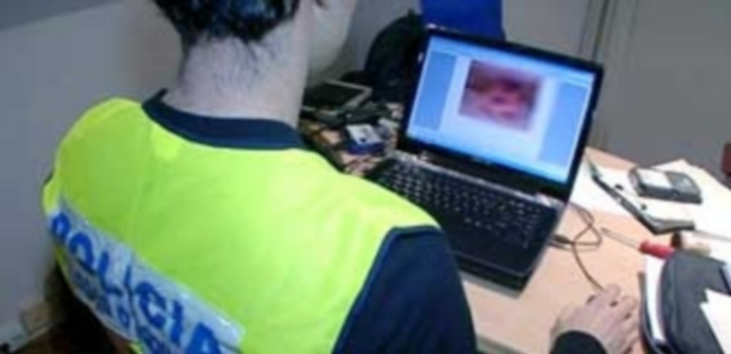 La Guardia Civil desarticula una red de distribución de pornografía infantil 1 El detenido contactaba con otros usuarios a través de internet